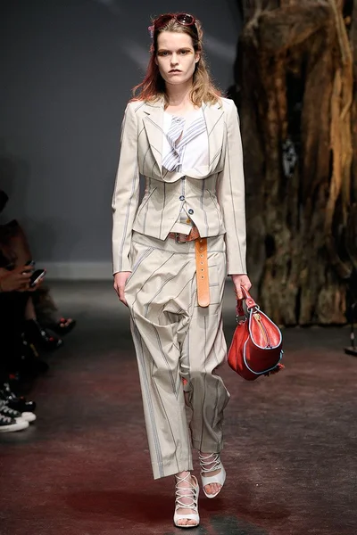 Look 25